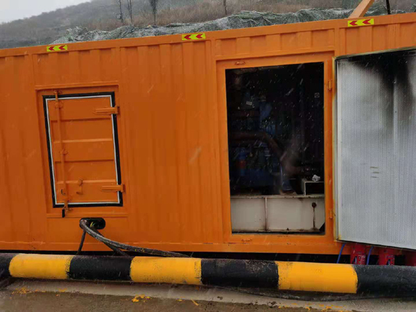 利通发电车出租-应急柴油发电机组选什么样的比较好？